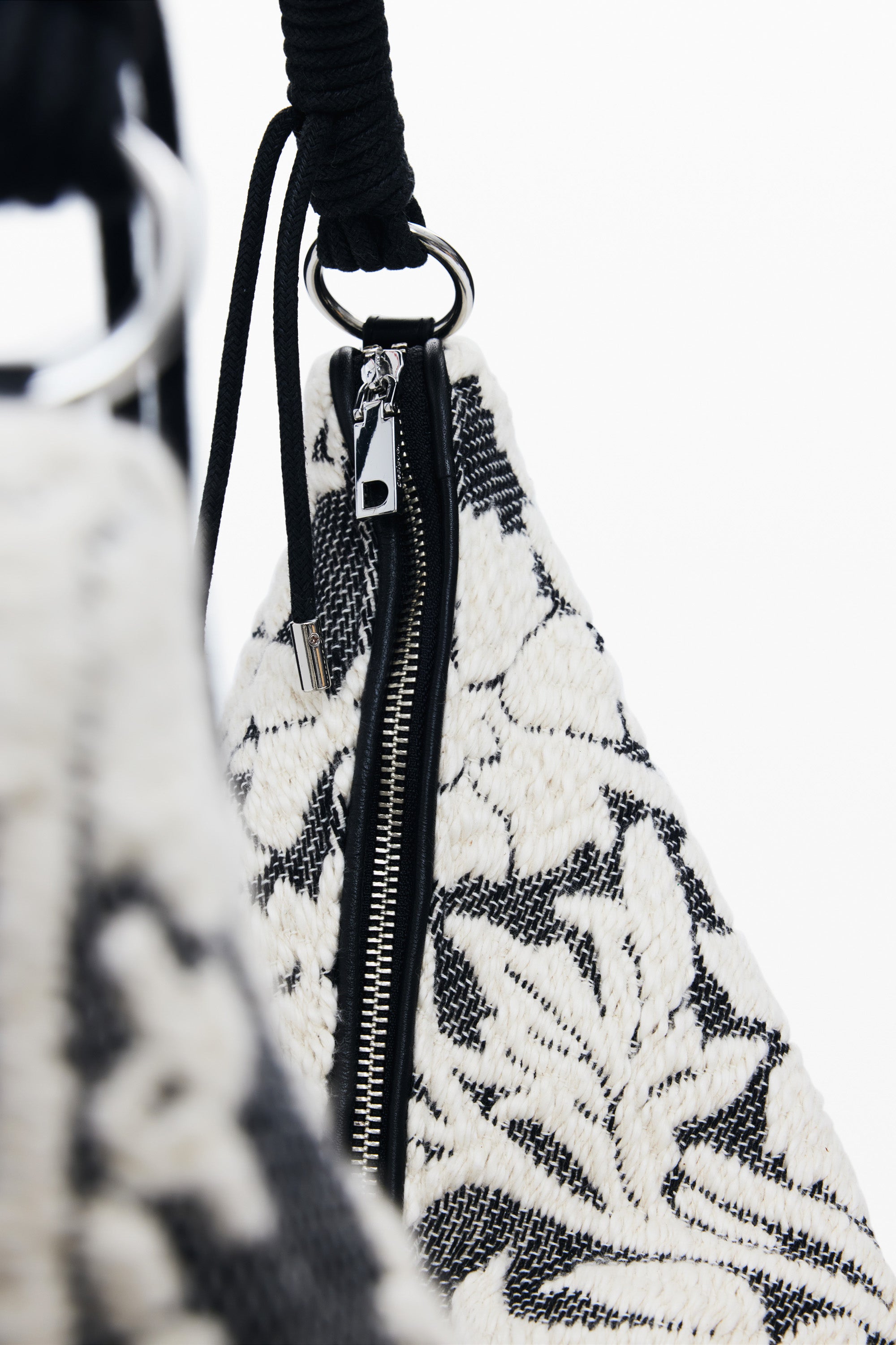 110705626694589_0005