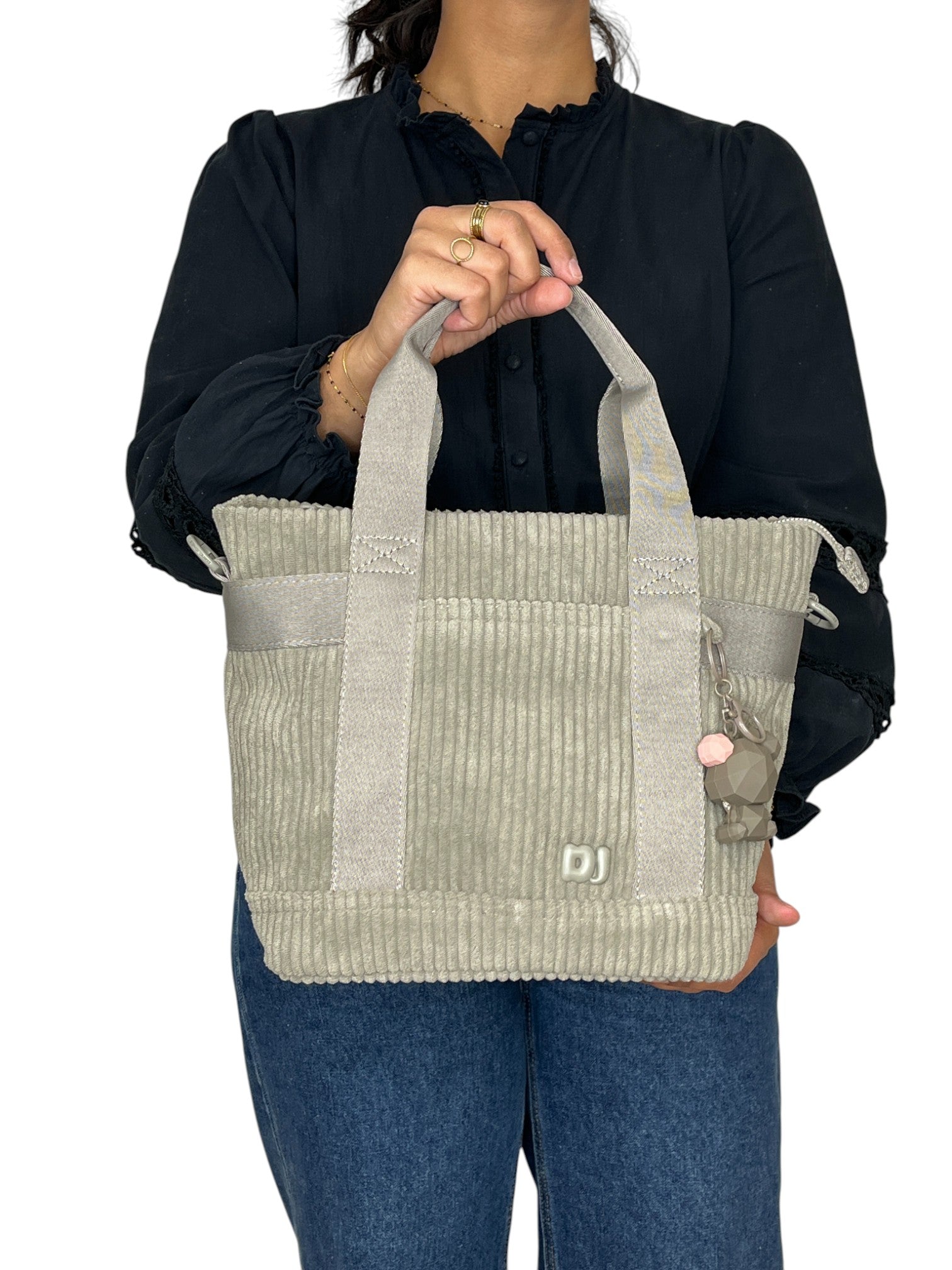 113135773758567_0000