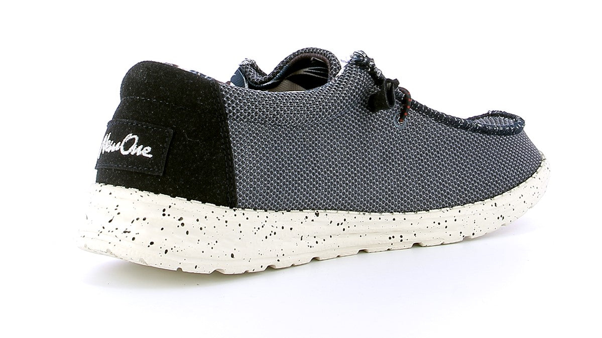 00100001111011440_0003