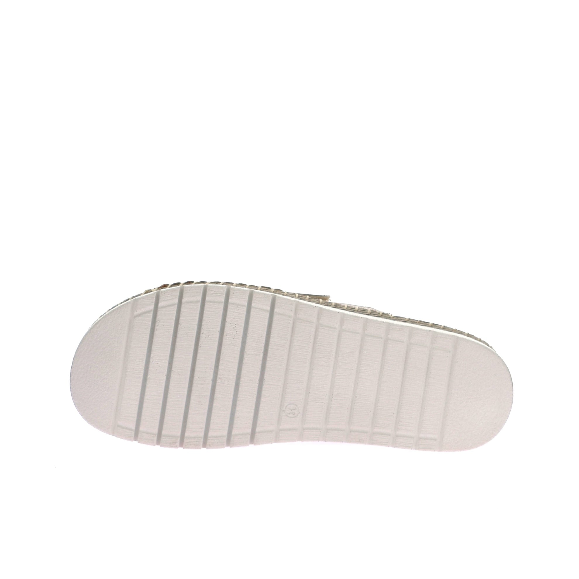 0010001361340898249_0005