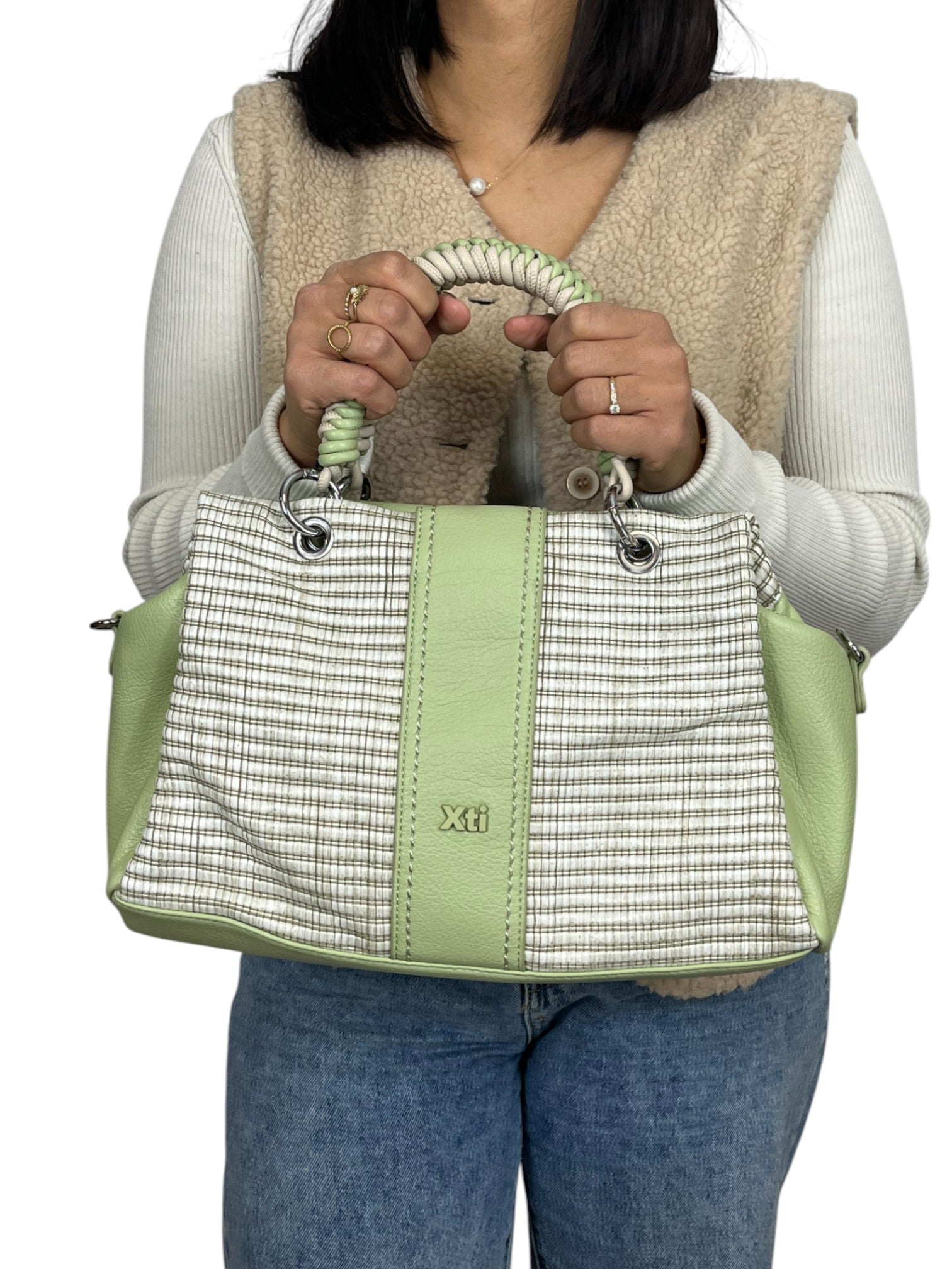 110653306552177_0000