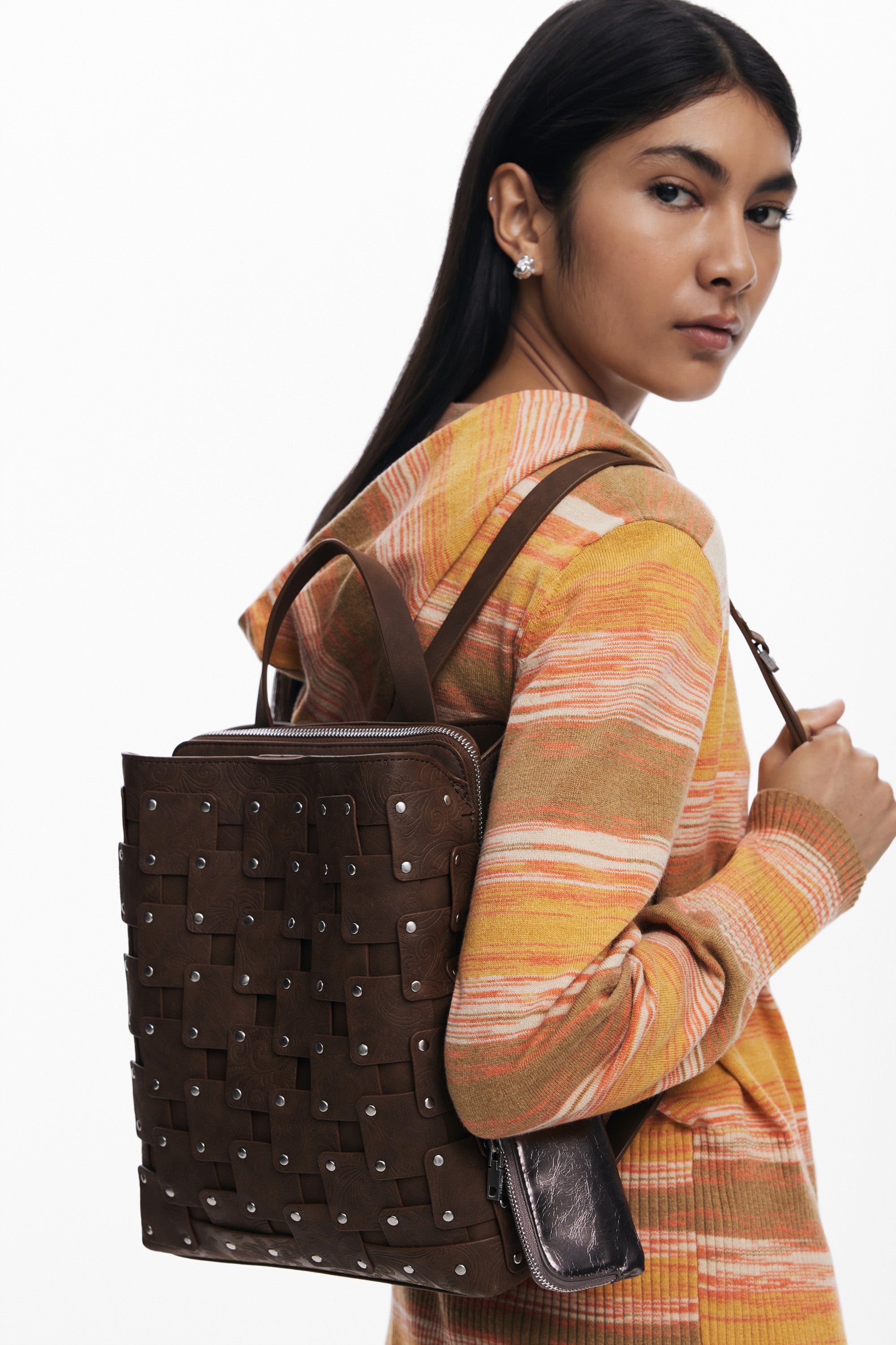 110704971719247_0001