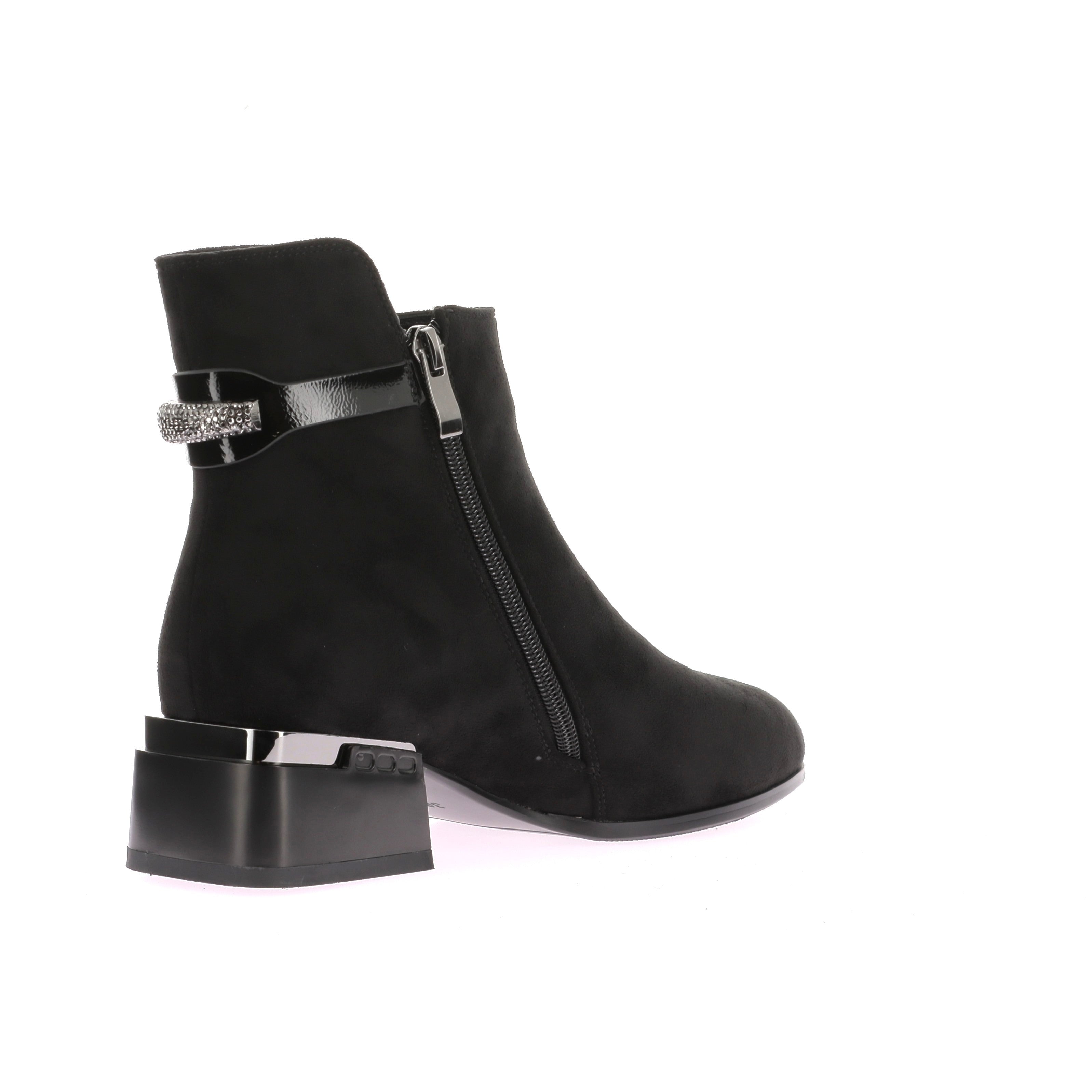 110827713323175_0003