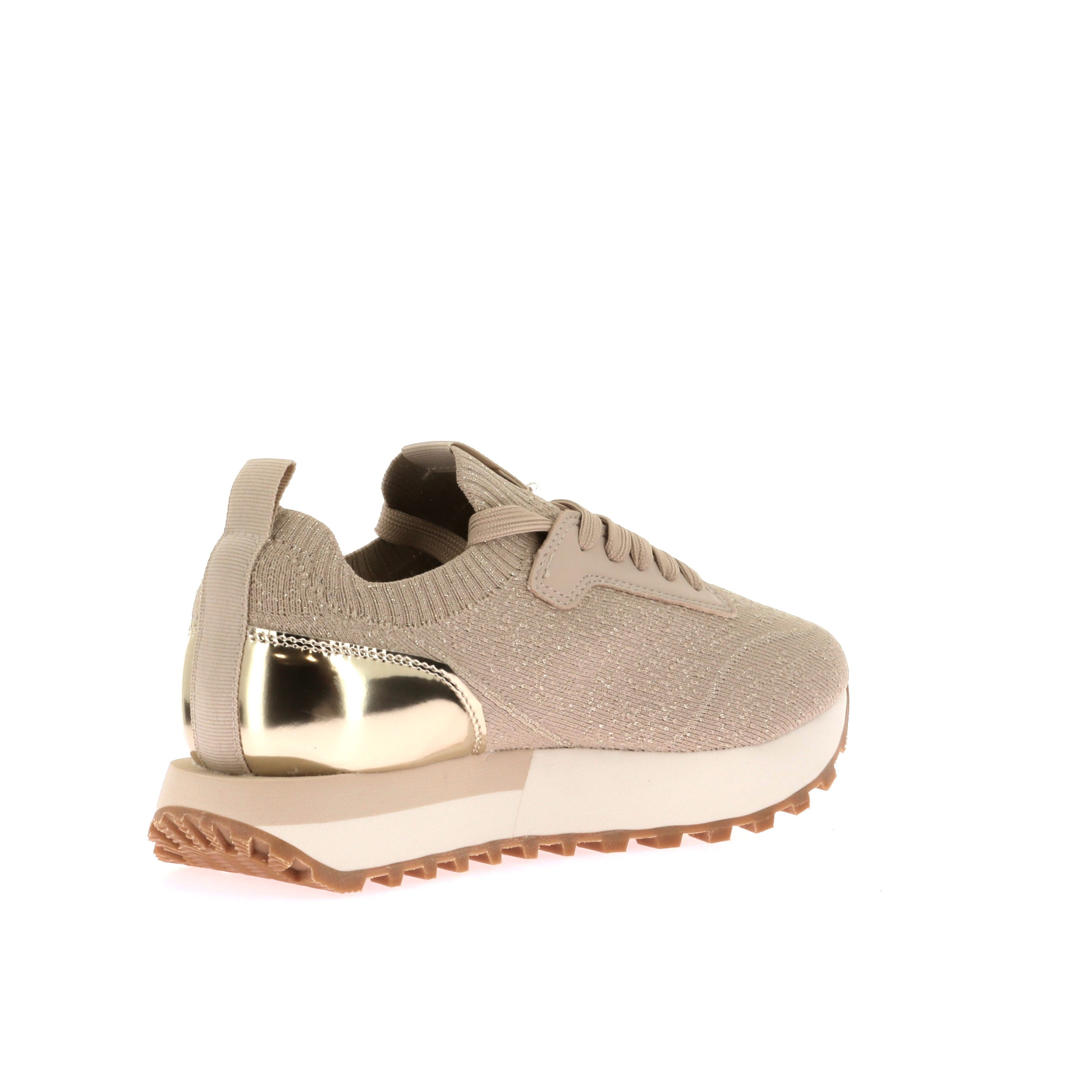 114221528590930_0003